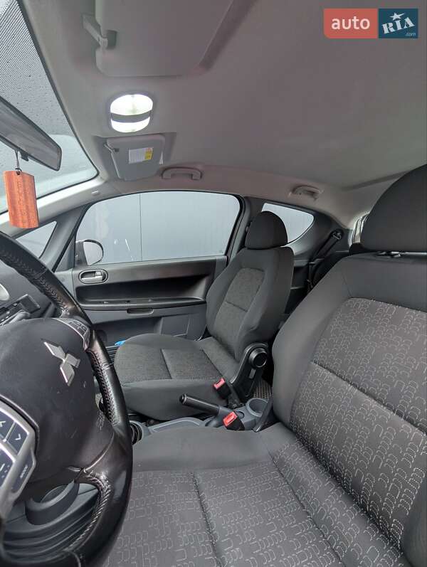 Хетчбек Mitsubishi Colt 2011 в Чернівцях