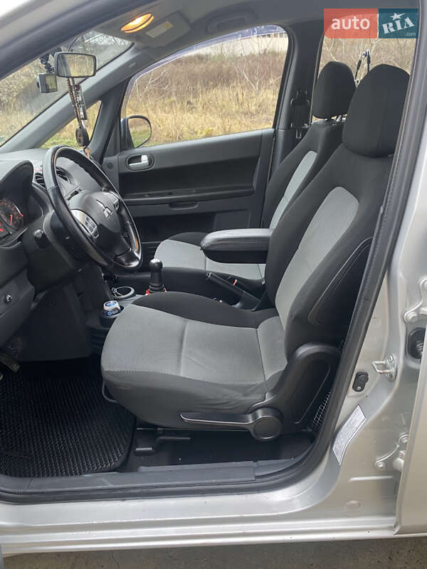 Хетчбек Mitsubishi Colt 2009 в Чернівцях