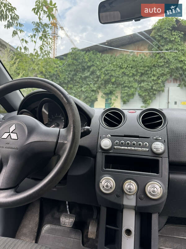 Хэтчбек Mitsubishi Colt 2008 в Киеве фото 13 Хэтчбек Mitsubishi Colt 2008 в Киеве
