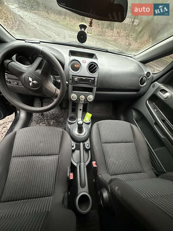 Хэтчбек Mitsubishi Colt 2008 в Киеве фото 11 Хэтчбек Mitsubishi Colt 2008 в Киеве