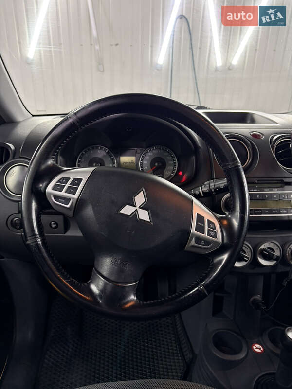Хетчбек Mitsubishi Colt 2009 в Києві фото 18 Хетчбек Mitsubishi Colt 2009 в Києві