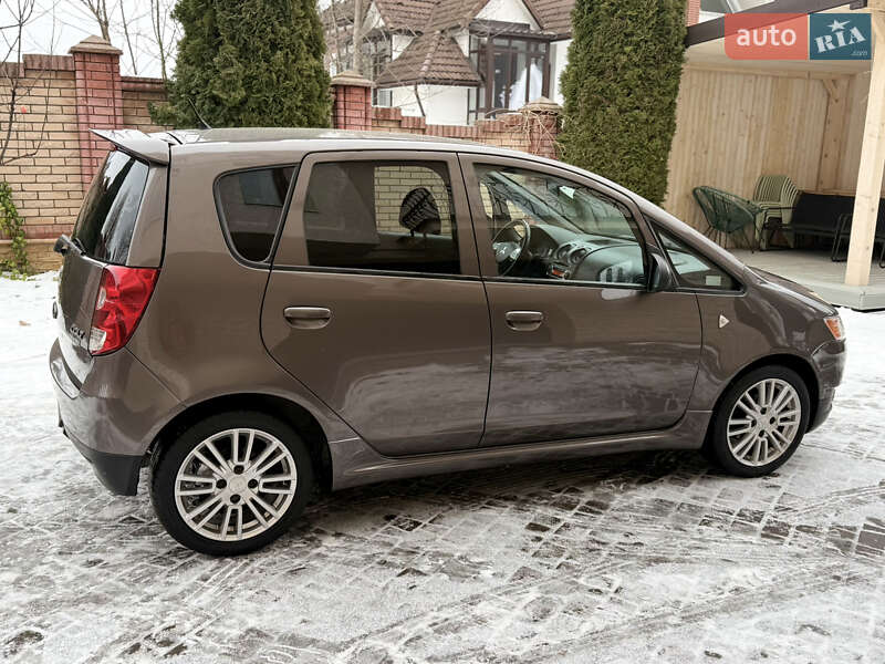 Хетчбек Mitsubishi Colt 2012 в Чернівцях