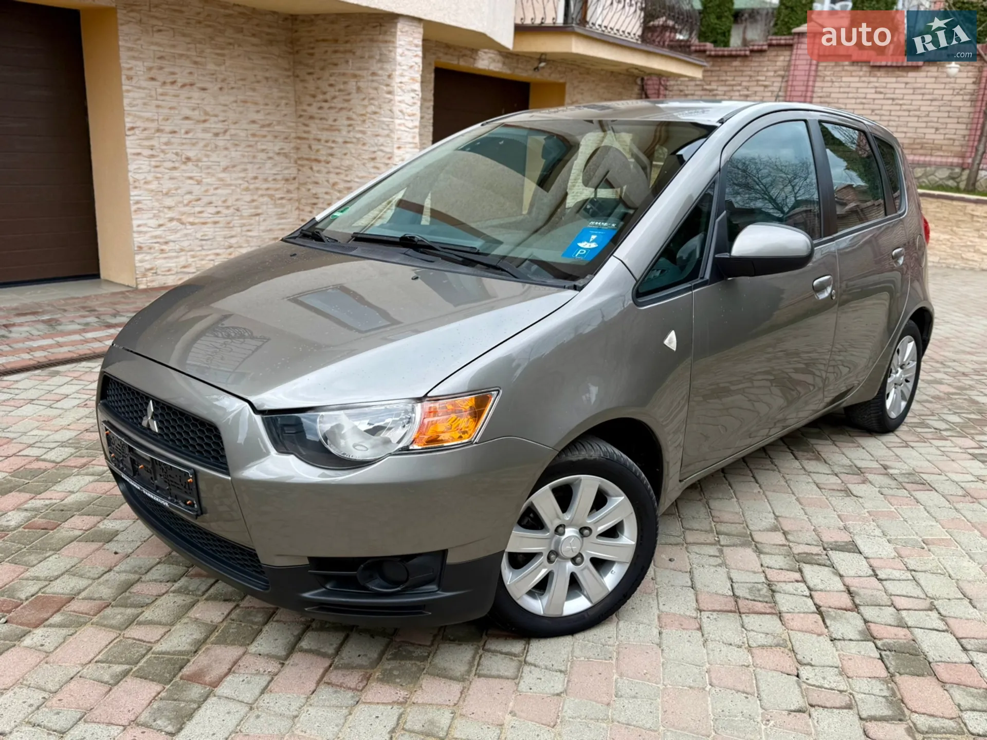 2010 Mitsubishi Colt - фото 1