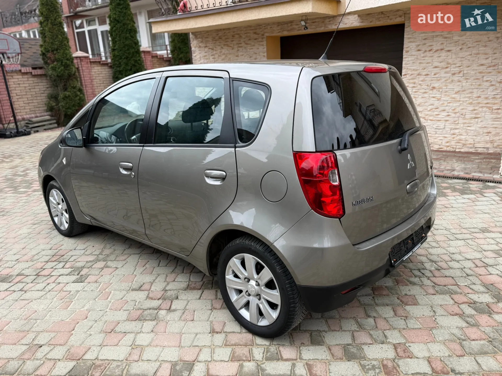 2010 Mitsubishi Colt - мініатюра 11