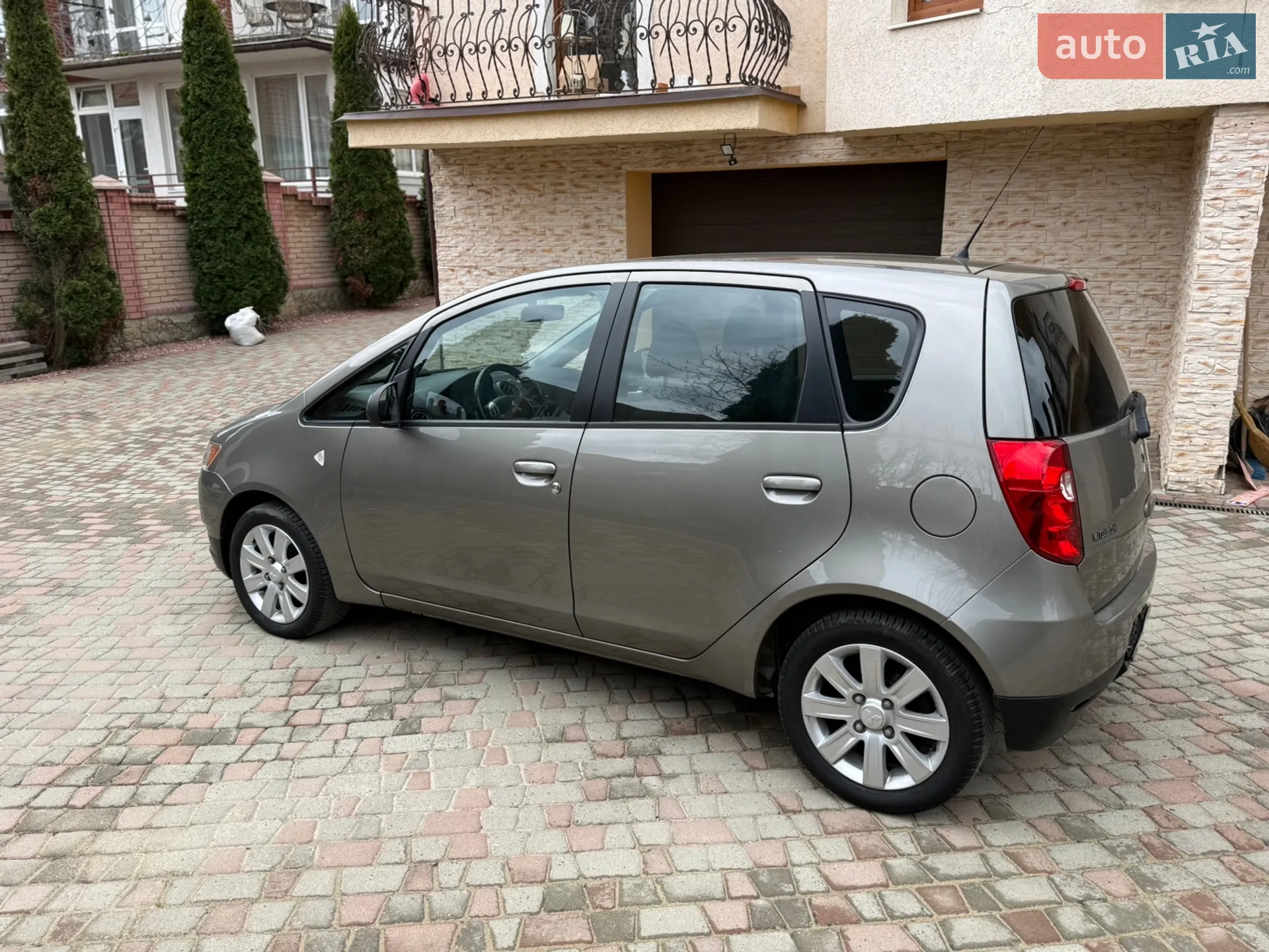 2010 Mitsubishi Colt - мініатюра 12