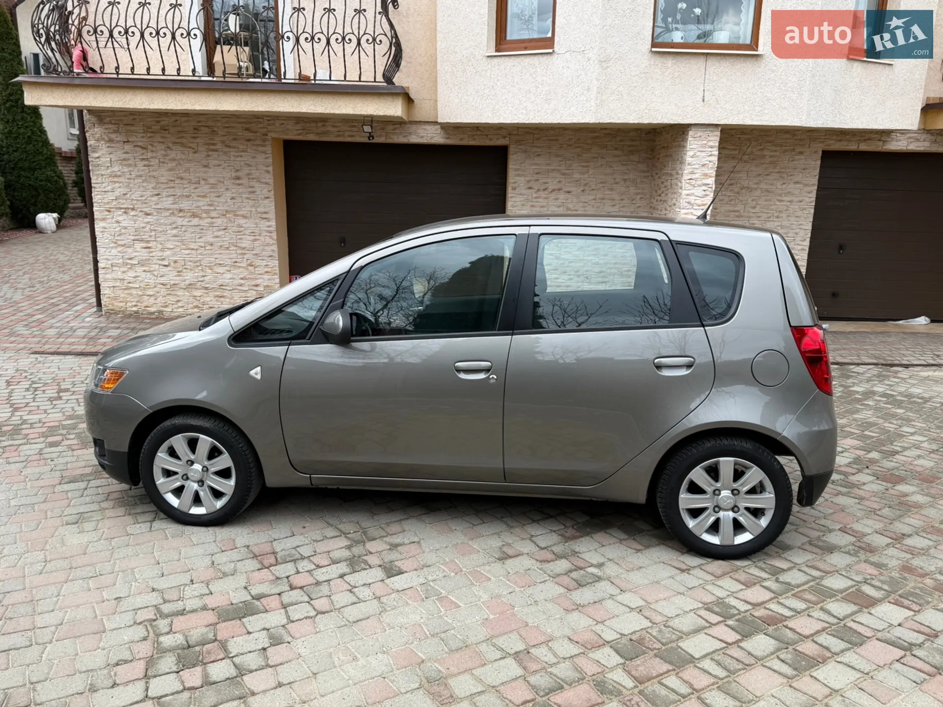 2010 Mitsubishi Colt - мініатюра 13