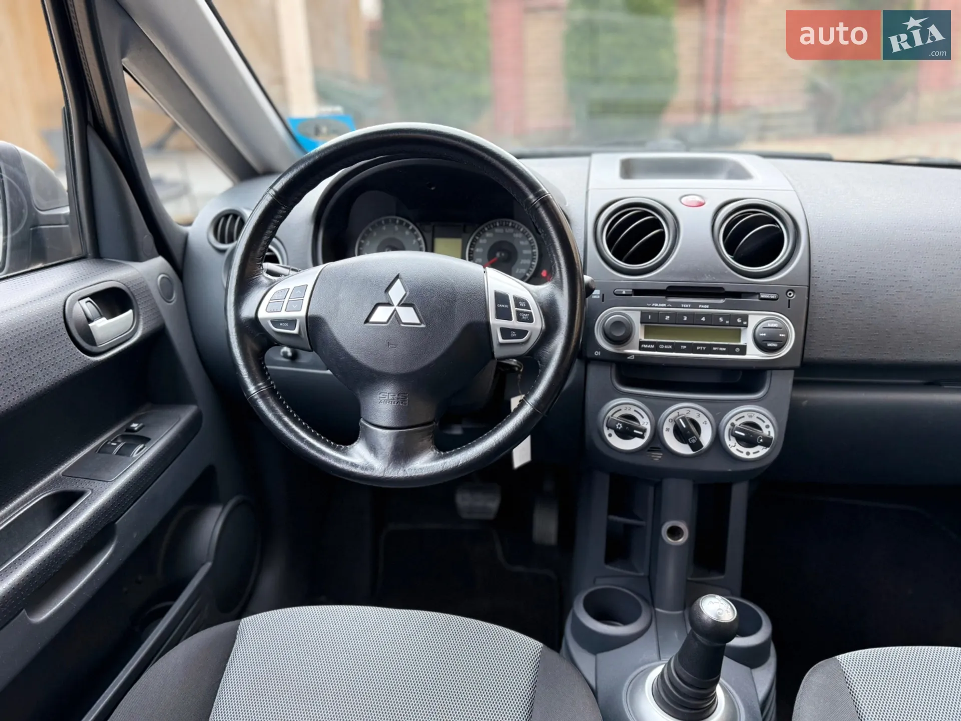 2010 Mitsubishi Colt - мініатюра 15