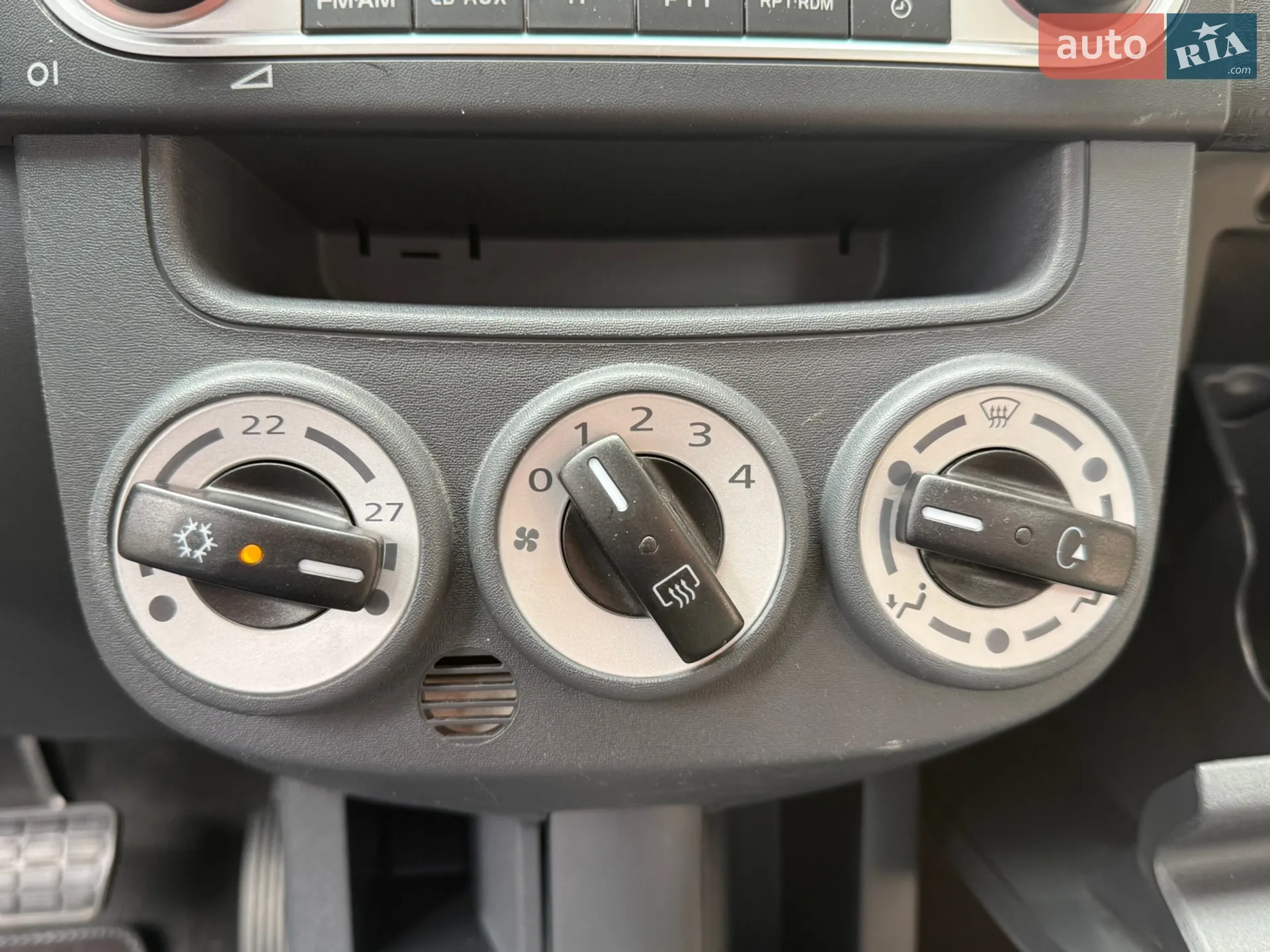 2010 Mitsubishi Colt - мініатюра 19