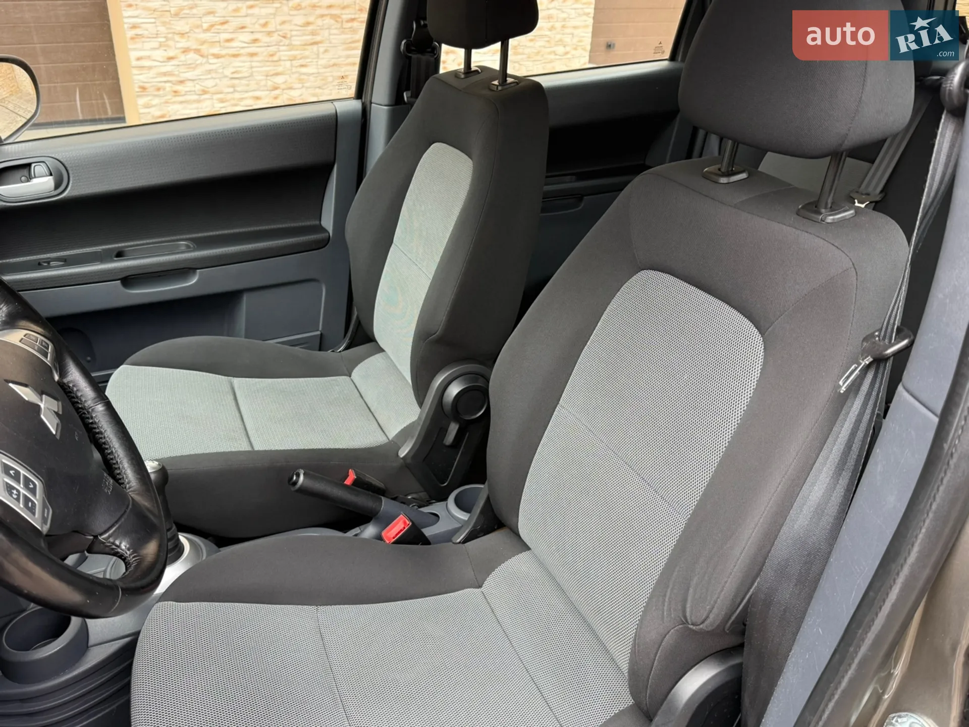 2010 Mitsubishi Colt - мініатюра 25