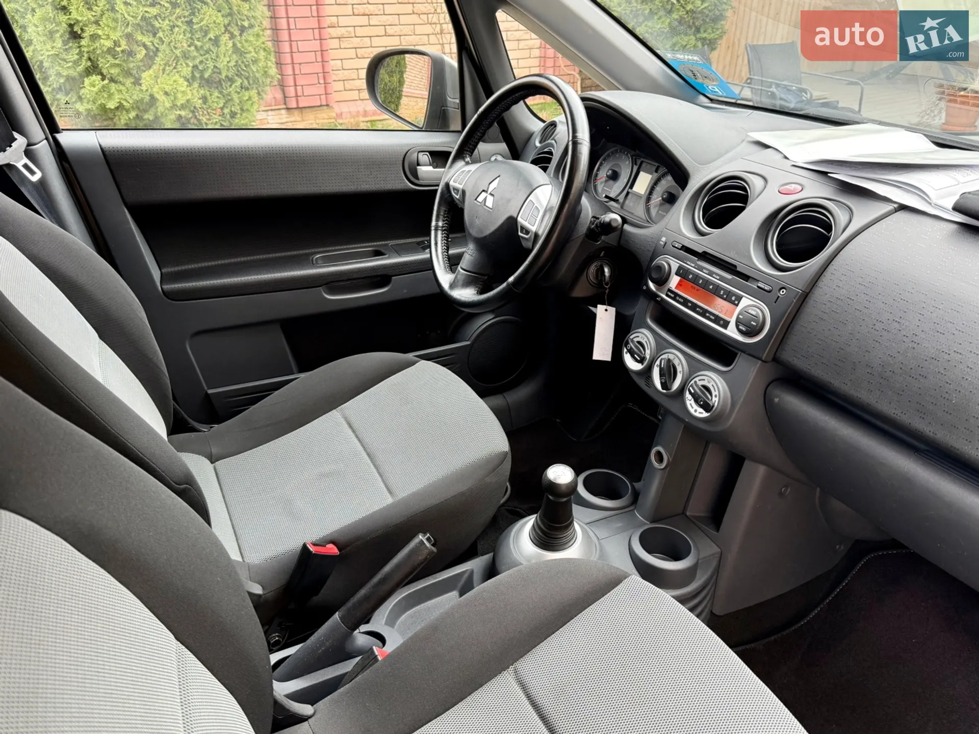 2010 Mitsubishi Colt - мініатюра 27