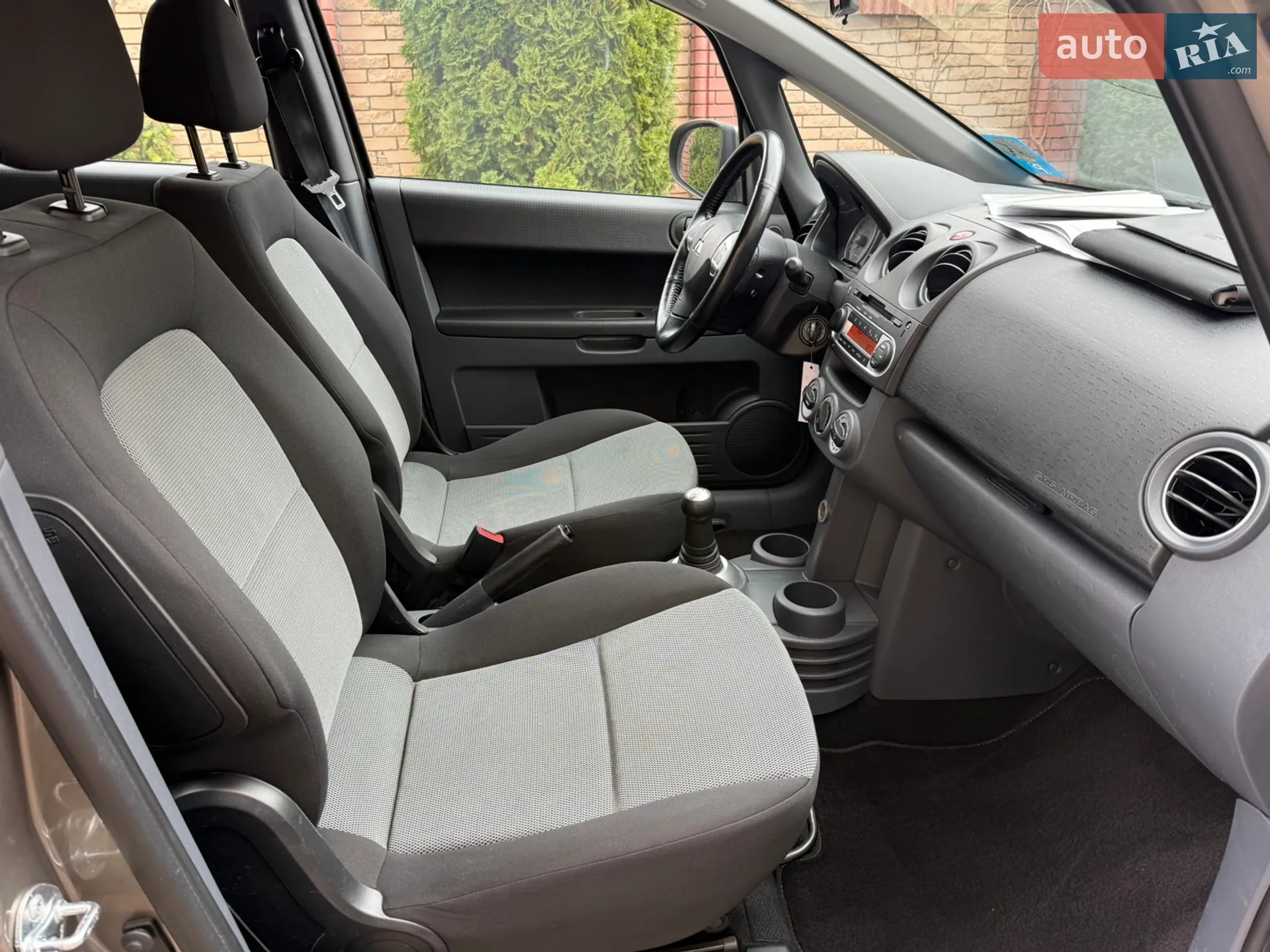 2010 Mitsubishi Colt - мініатюра 28