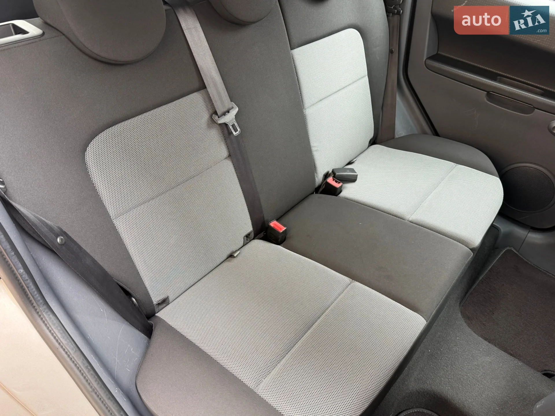 2010 Mitsubishi Colt - мініатюра 33