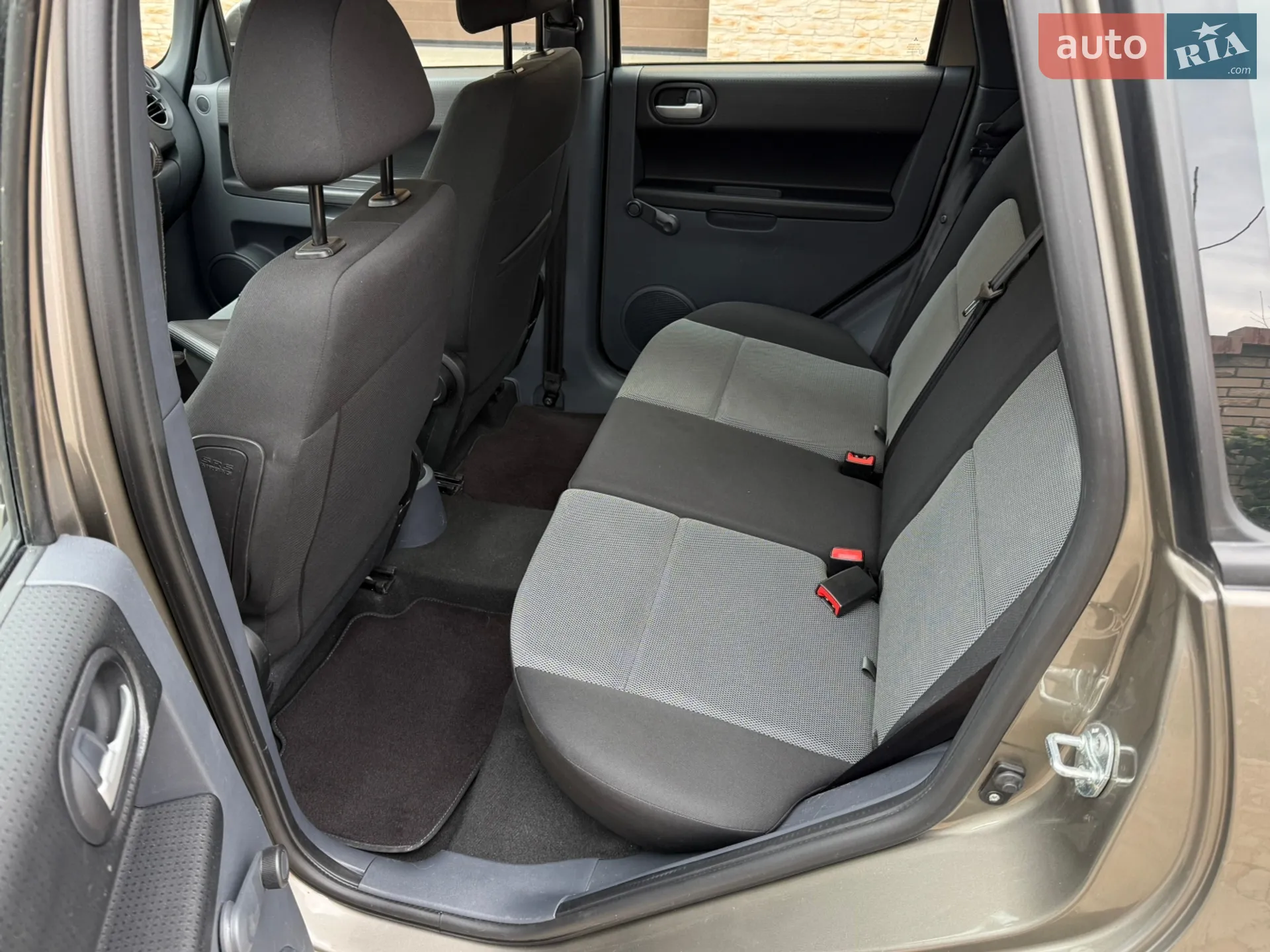2010 Mitsubishi Colt - мініатюра 34