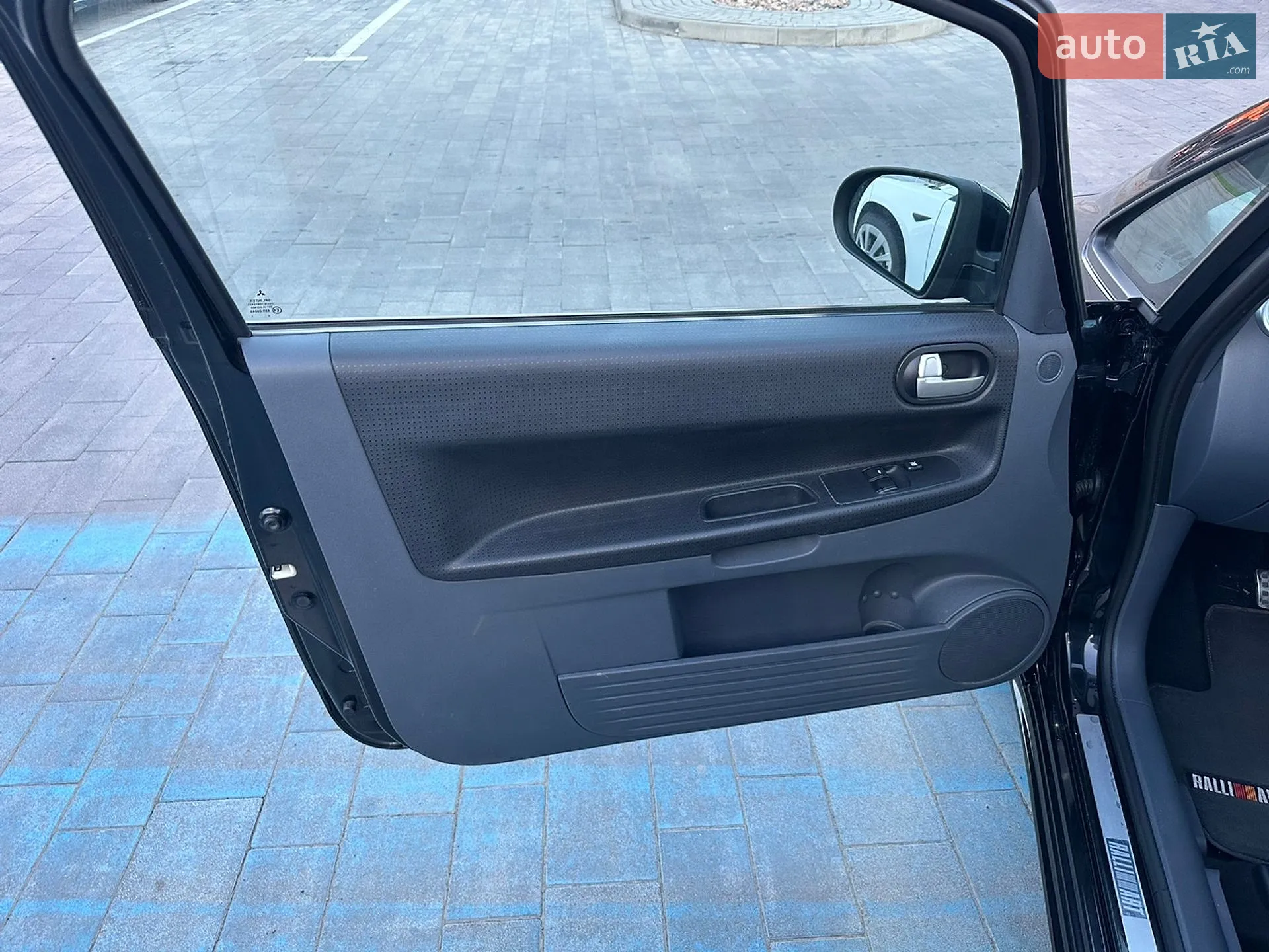 2012 Mitsubishi Colt - мініатюра 52
