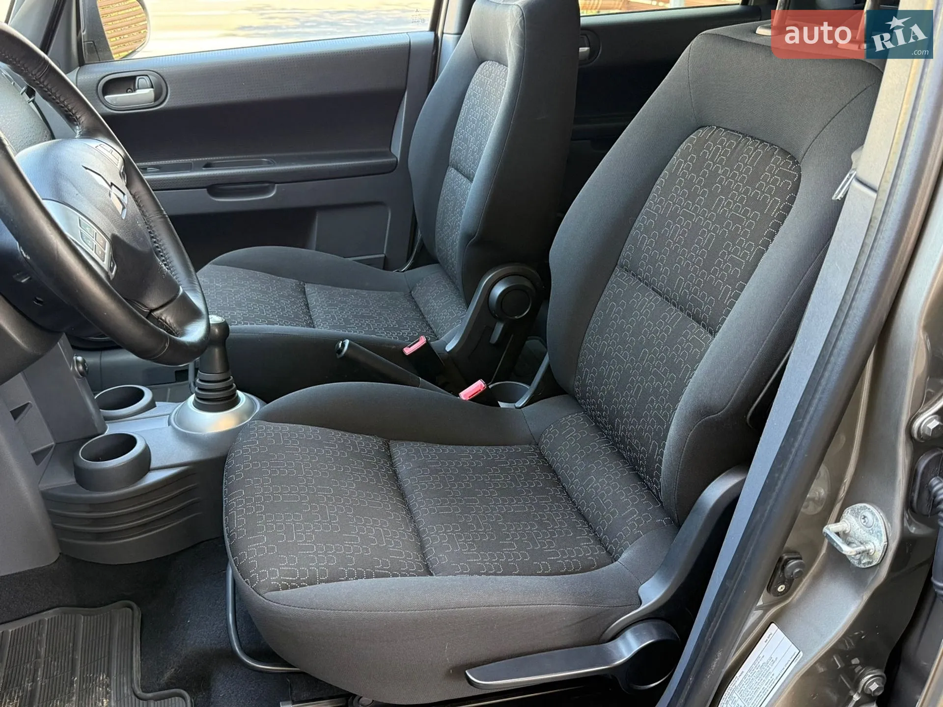 2011 Mitsubishi Colt - мініатюра 17