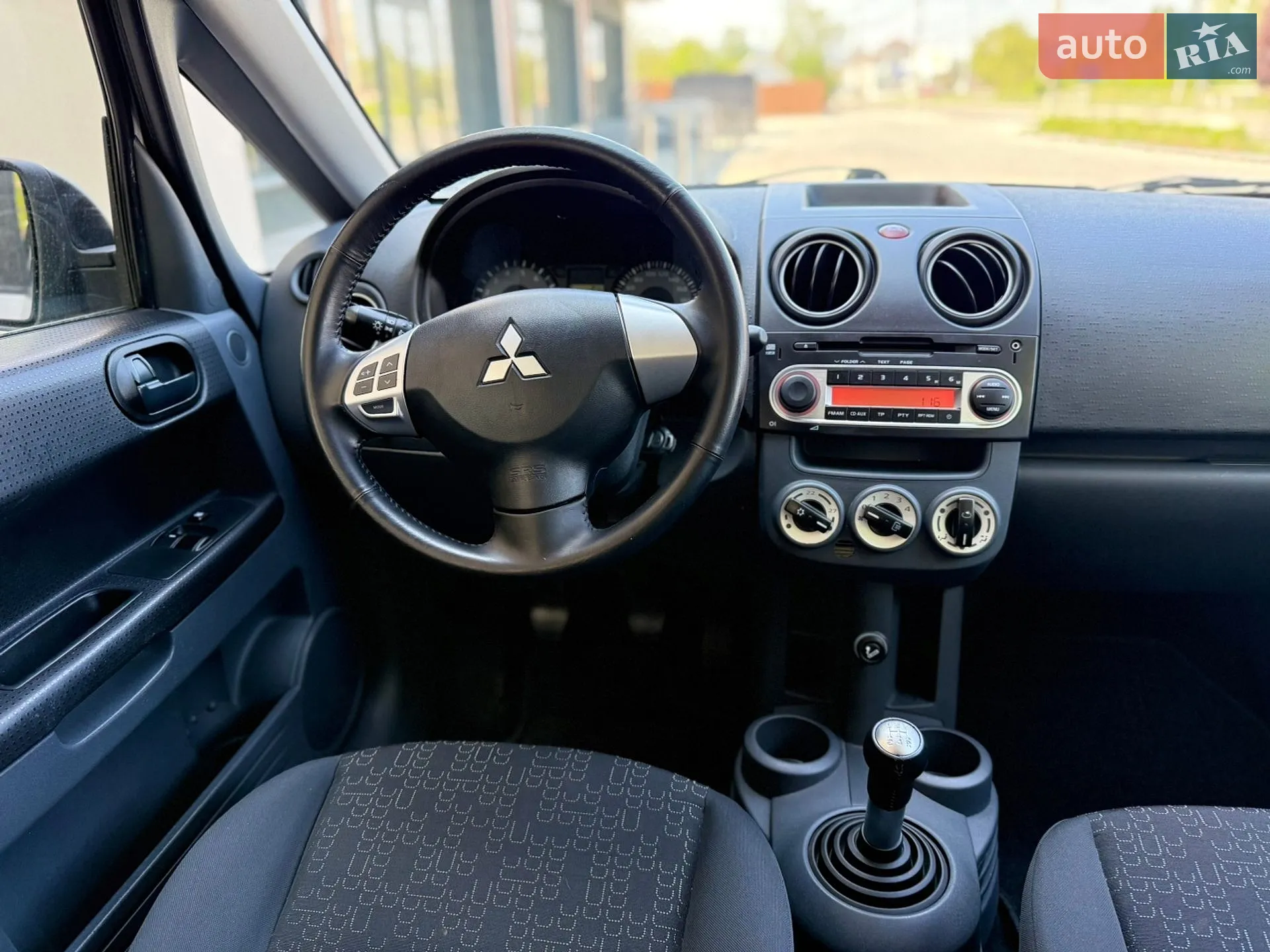 2010 Mitsubishi Colt - мініатюра 14