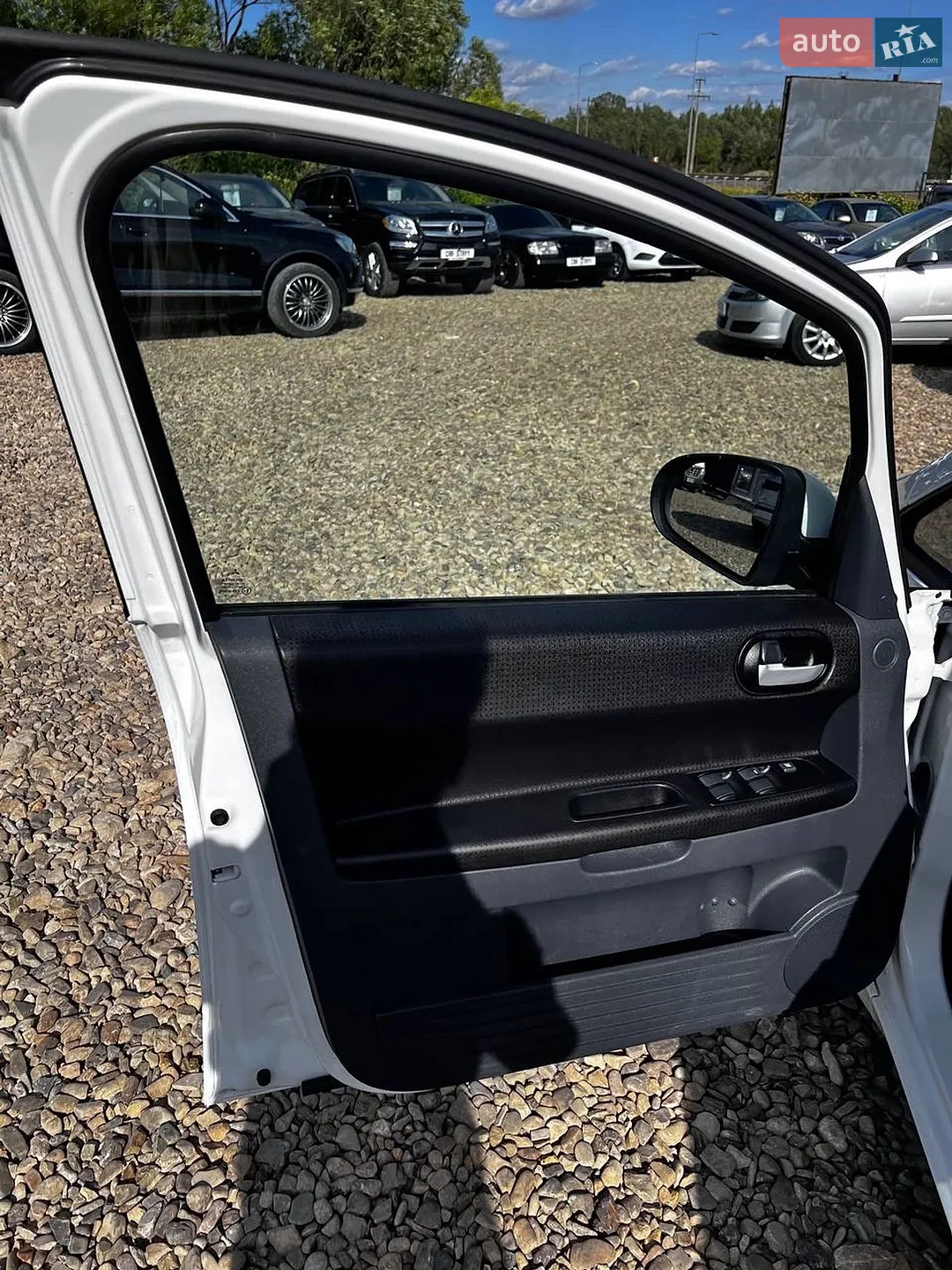 2012 Mitsubishi Colt - мініатюра 25