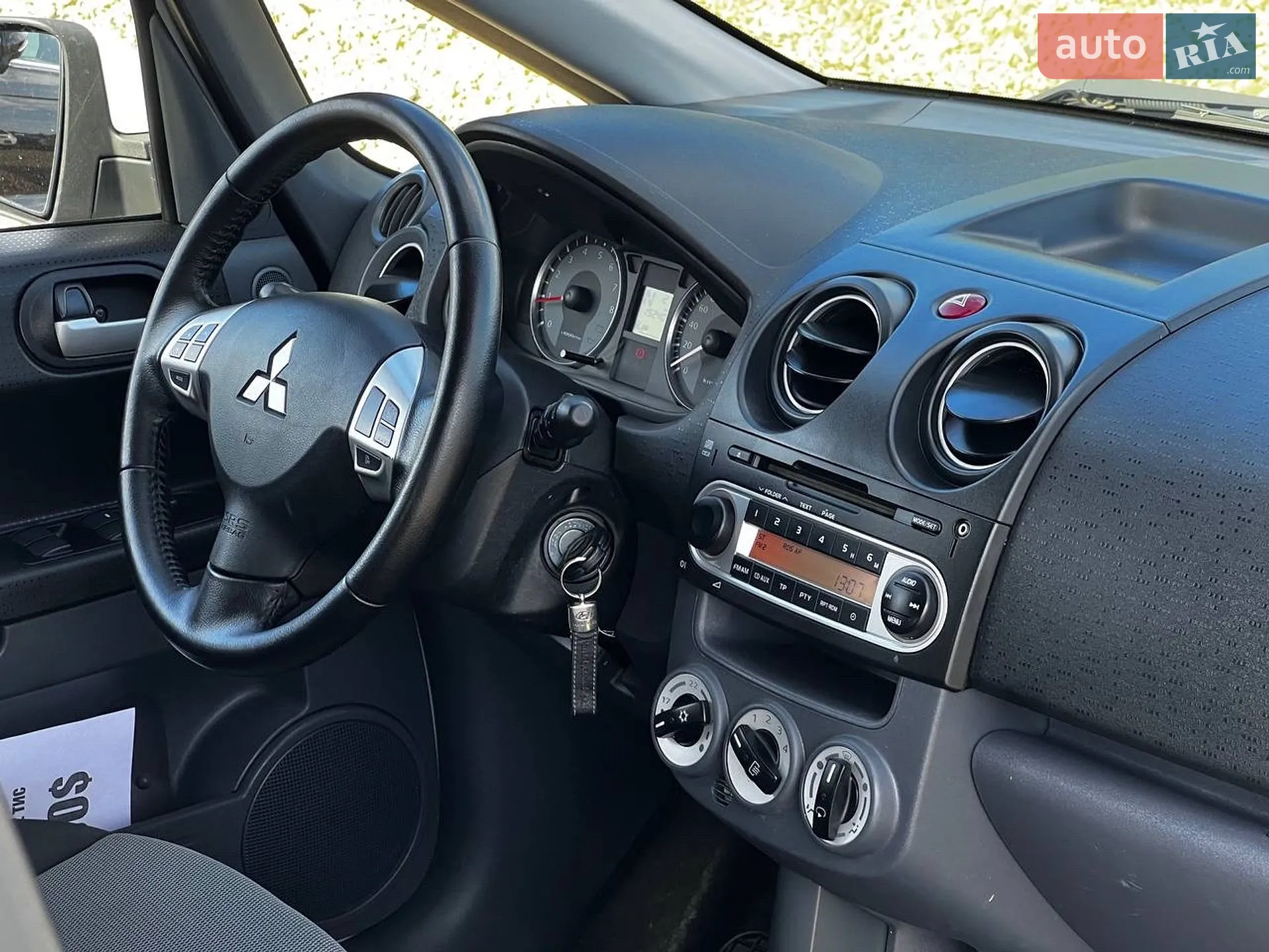 2012 Mitsubishi Colt - мініатюра 45