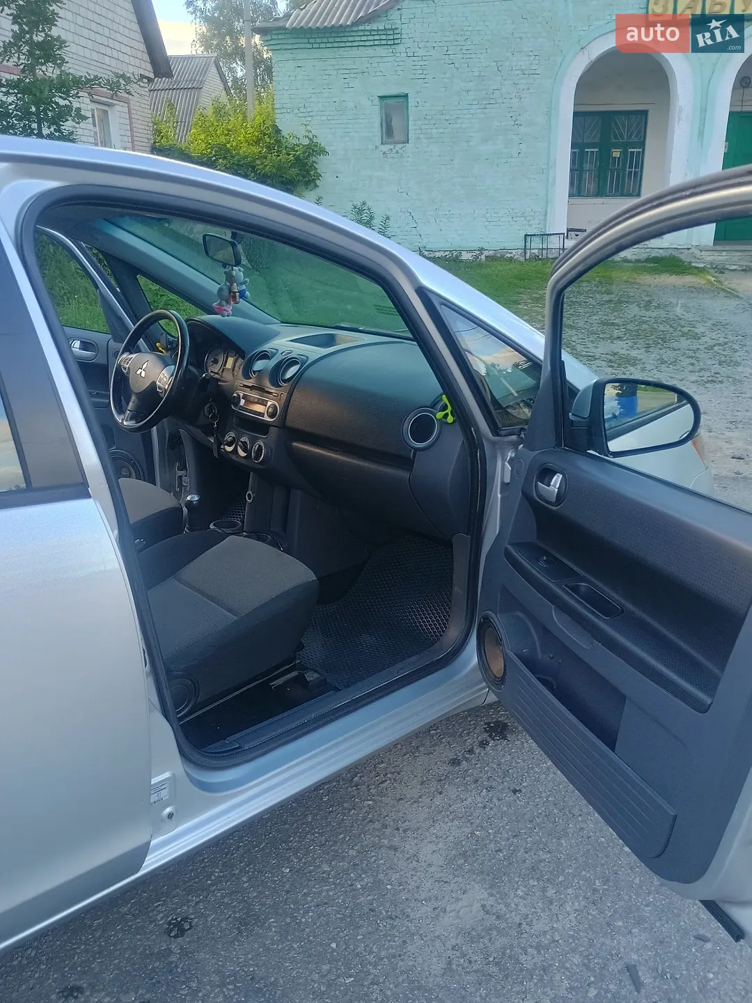 2010 Mitsubishi Colt - мініатюра 7