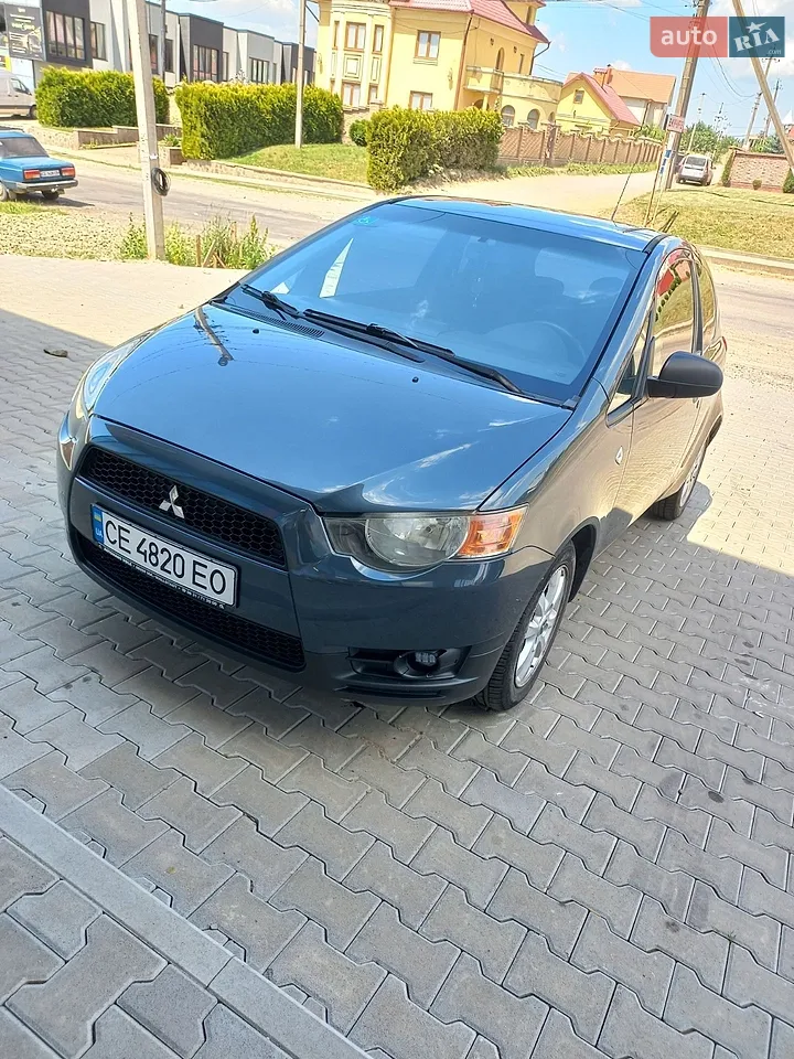 2010 Mitsubishi Colt - мініатюра 19