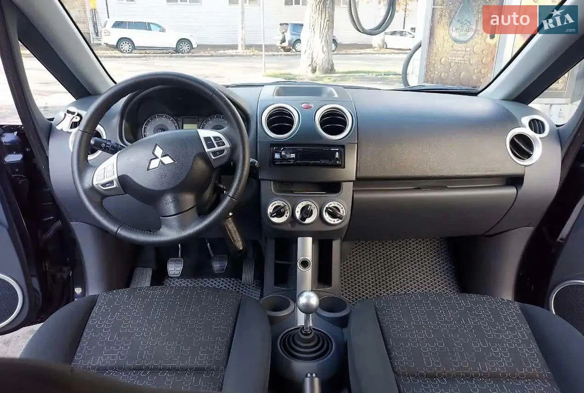 2011 Mitsubishi Colt - мініатюра 9