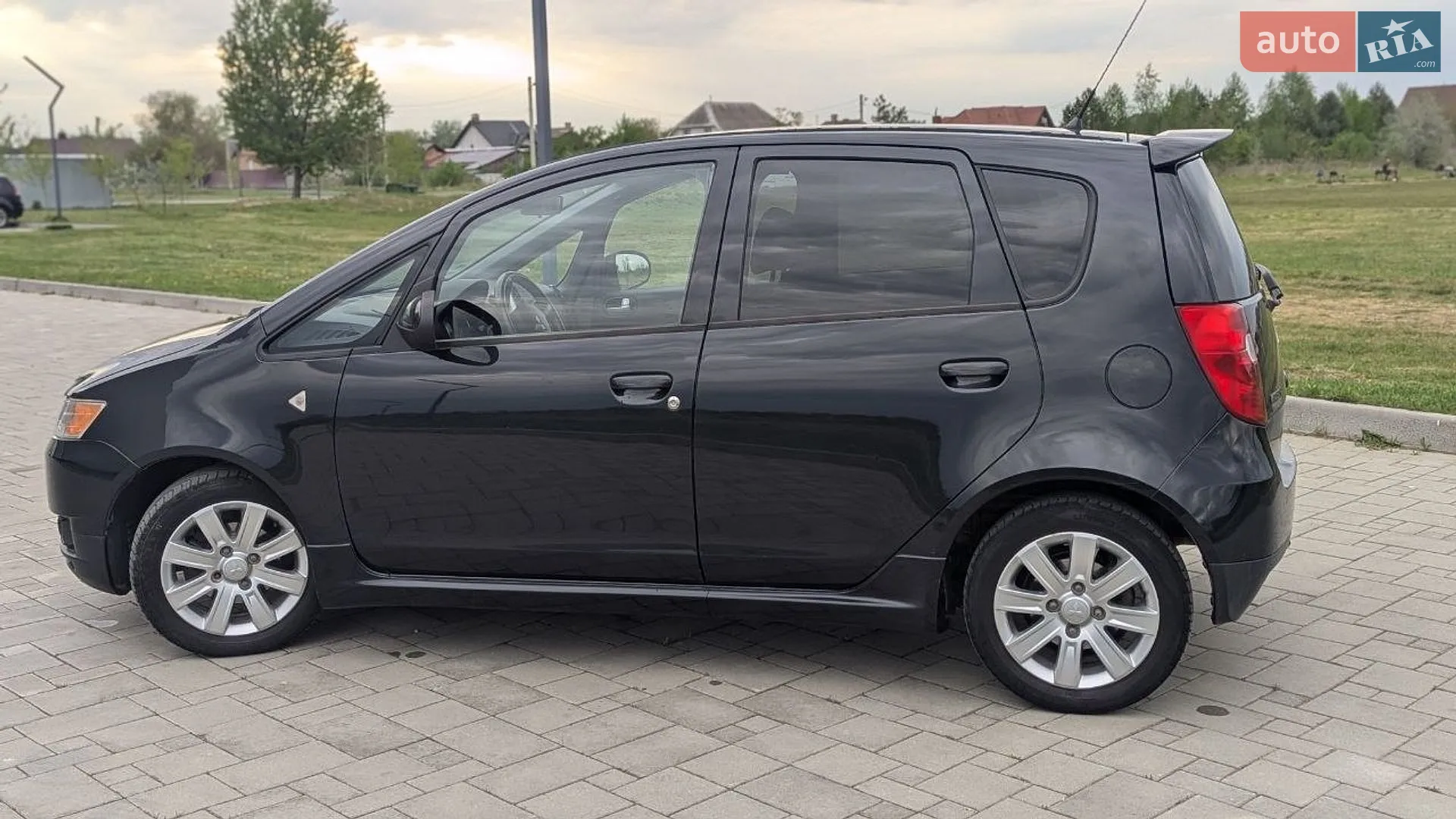 2010 Mitsubishi Colt - мініатюра 3