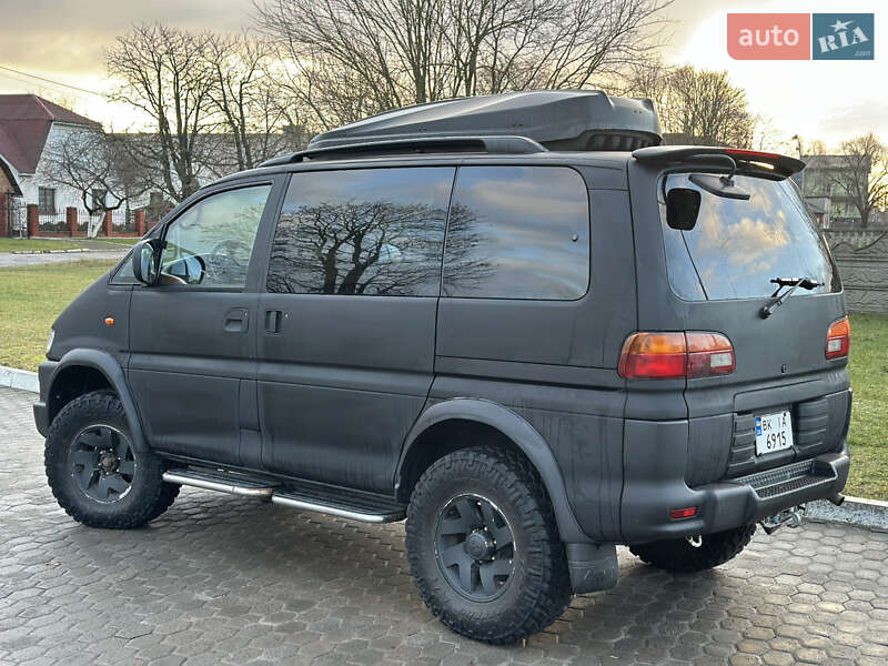 Минивэн Mitsubishi Delica 2001 в Ровно