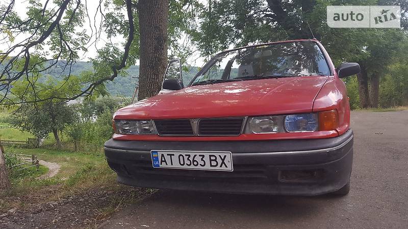 Седан Mitsubishi Galant 1988 в Ивано-Франковске