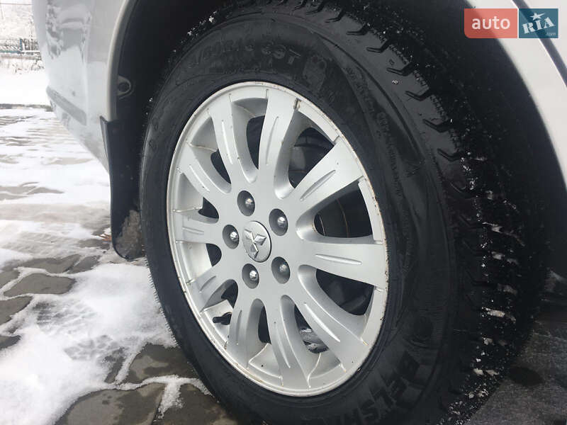 Седан Mitsubishi Galant 2008 в Чернівцях