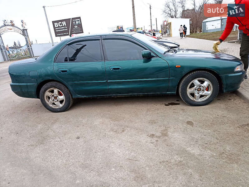 Седан Mitsubishi Galant 1996 в Первомайске