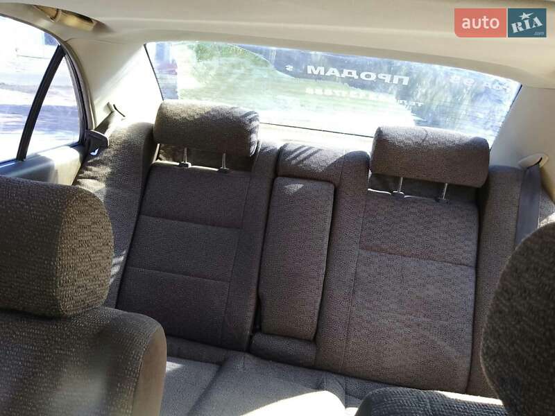 Седан Mitsubishi Galant 1993 в Теплодаре