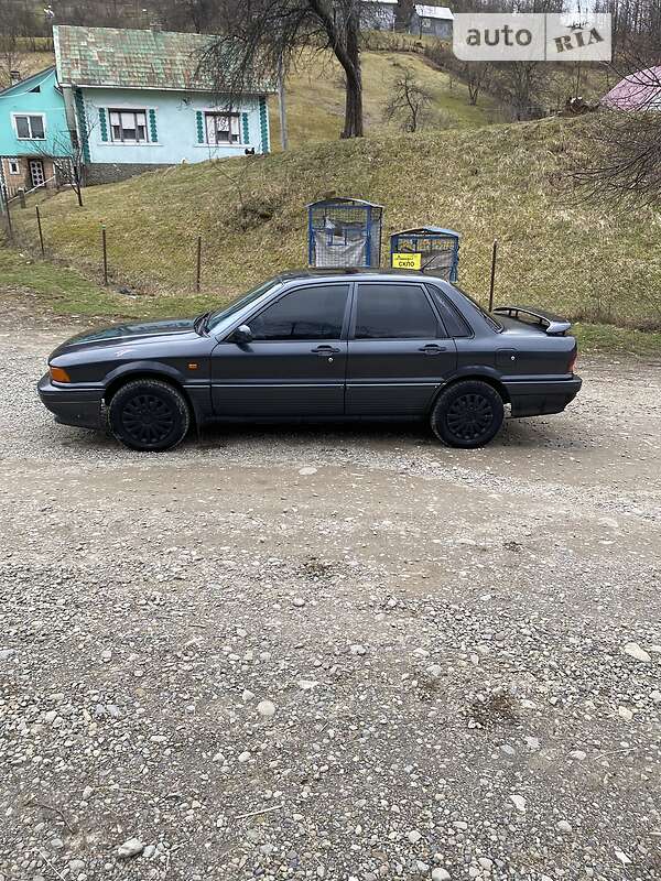 Седан Mitsubishi Galant 1991 в Тячеве