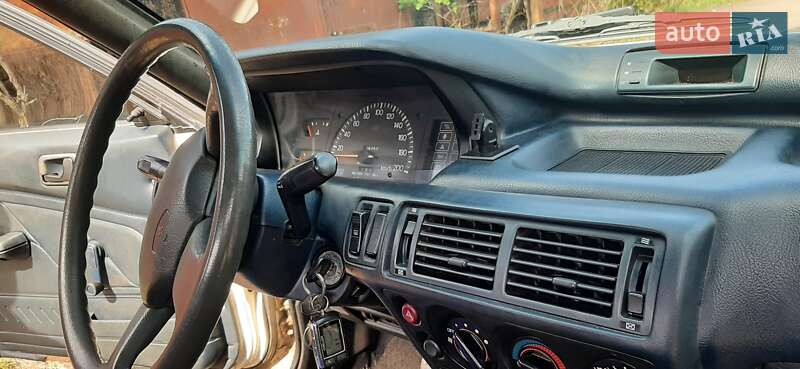 Седан Mitsubishi Galant 1988 в Шептицькому