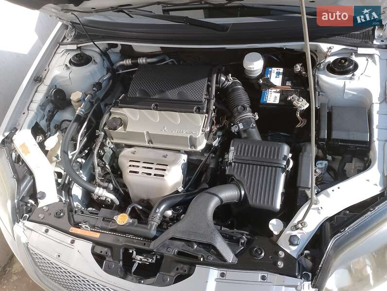 Седан Mitsubishi Galant 2010 в Киеве