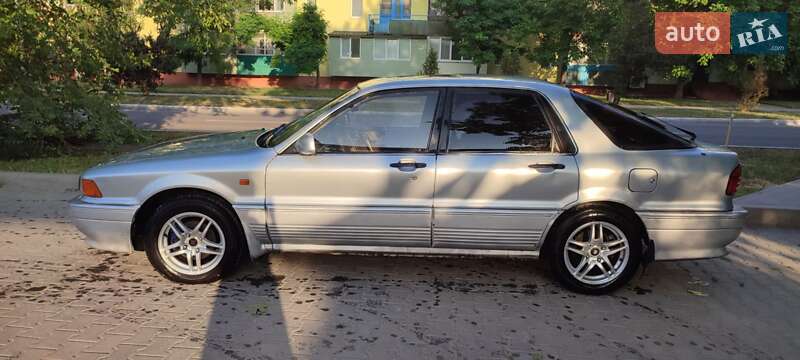 Лифтбек Mitsubishi Galant 1990 в Ладыжине