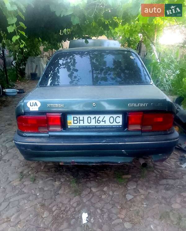Седан Mitsubishi Galant 1988 в Измаиле