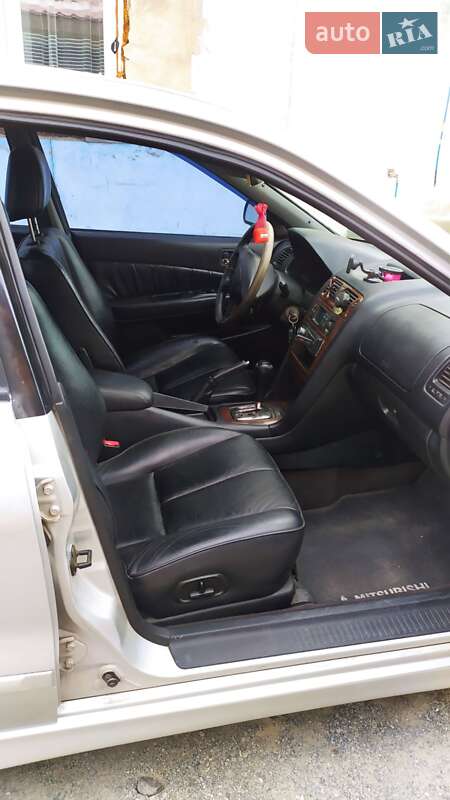 Седан Mitsubishi Galant 2001 в Саврані