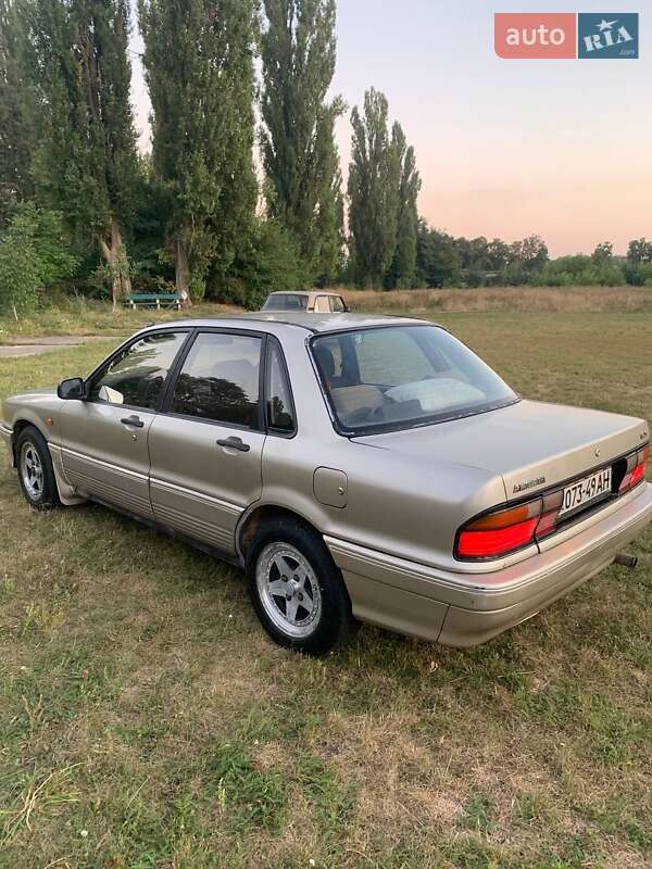 Седан Mitsubishi Galant 1988 в Жовтих Водах