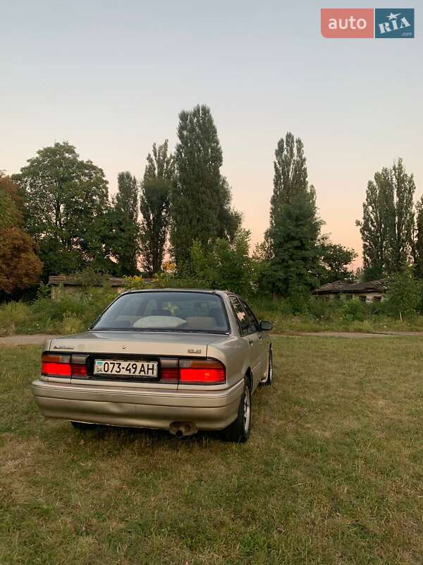 Седан Mitsubishi Galant 1988 в Жовтих Водах