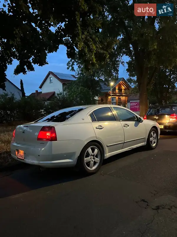 Mitsubishi Galant