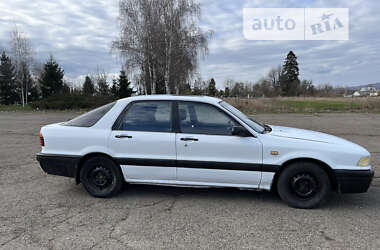 Ліфтбек Mitsubishi Galant 1989 в Чернівцях