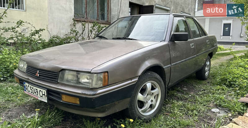 Седан Mitsubishi Galant 1986 в Владимире