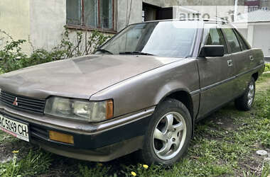Седан Mitsubishi Galant 1986 в Владимир-Волынском