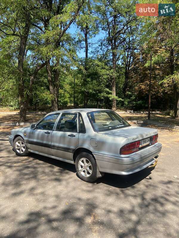 Седан Mitsubishi Galant 1992 в Першотравенську