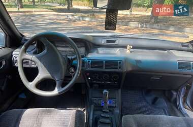 Седан Mitsubishi Galant 1992 в Киеве