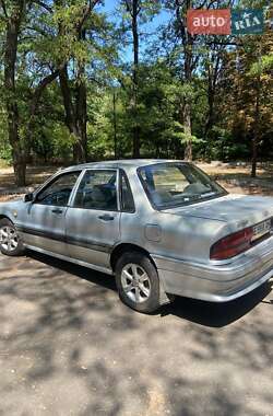 Седан Mitsubishi Galant 1992 в Киеве
