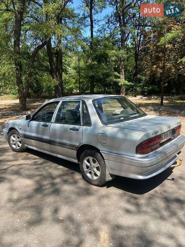 Седан Mitsubishi Galant 1992 в Першотравенську