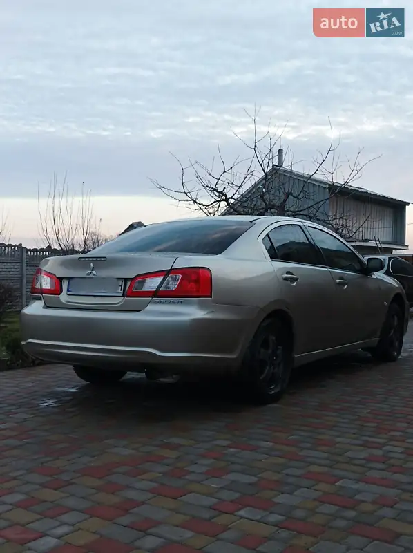 Mitsubishi Galant