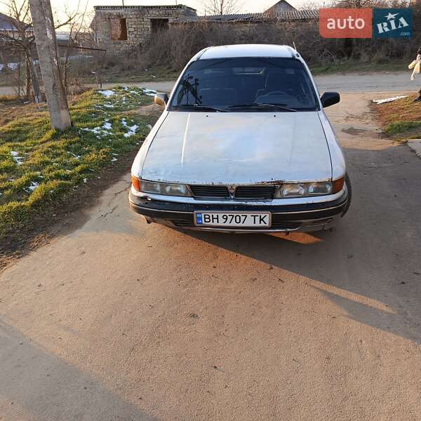 Седан Mitsubishi Galant 1988 в Одессе