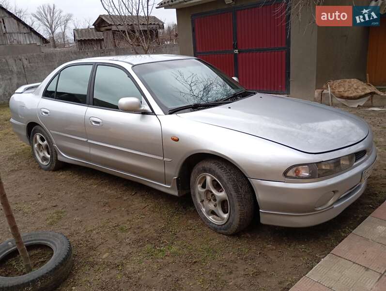 Седан Mitsubishi Galant 1996 в Черновцах
